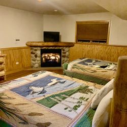 Grand Bear Lodge & Vacation Villas - Sleeping area of luxury cabin