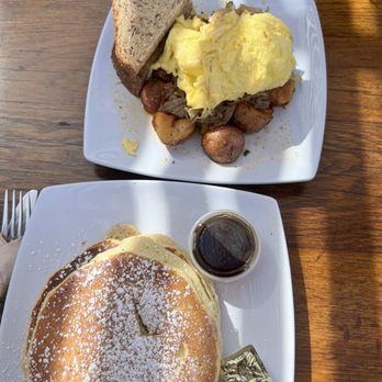 Caroline's Seaside Cafe by Giuseppe - Beef Short Ribs "Hash" & Eggs - Cafes Near Me - La Jolla, California
