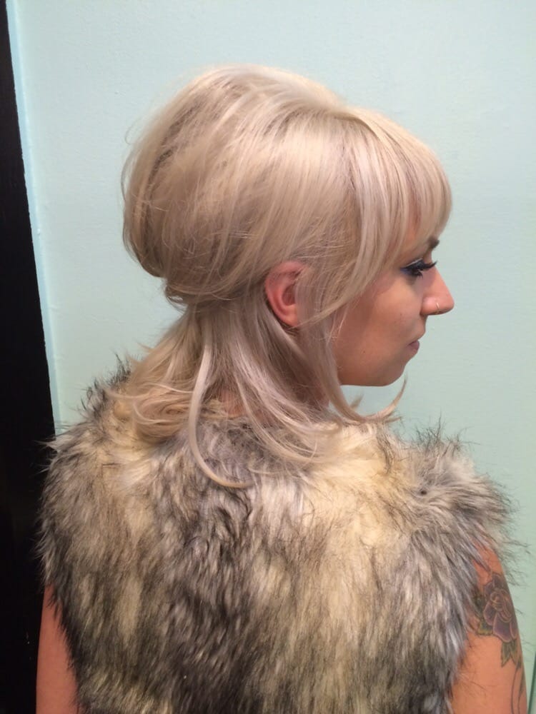 Parlor Salon and Spa Logo