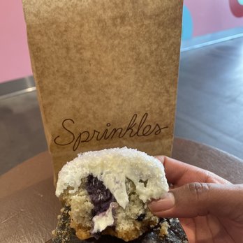 Sprinkles Tampa - Blueberry pie cupcake - Cupcakes Near Me - Tampa, Florida Sprinkles Tampa - Blueberry pie cupcake - Cupcakes Near Me - Tampa, Florida