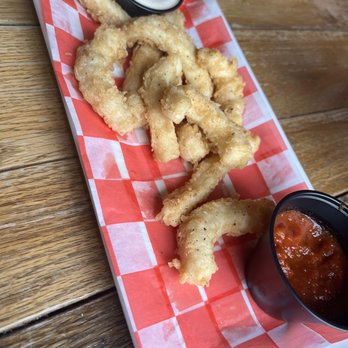 Trail’s Edge Brewery - Fried Calamari - New American Near Me - Frankfort, Illinois Trail’s Edge Brewery - Fried Calamari - New American Near Me - Frankfort, Illinois