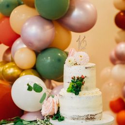 Naked cake; red velvet flavor