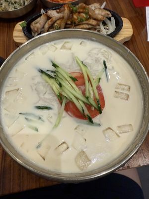 Guk Su Jip 국수집 - 北方面家 - Cold Korean Noodle Naengmyeon (냉면) & Dolsot Bibimbap by null