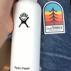Gearhead - This is the hydroflask and sticker I bought there.