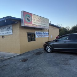 El Folklor Bakery - Randolph Blvd by Windcrest