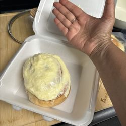 Roxie's Country Skillet - Cinnamon roll