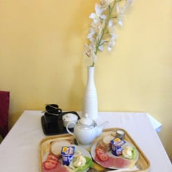Aparthotel Astor - 2015_0710-Room 3-breakfast is served!