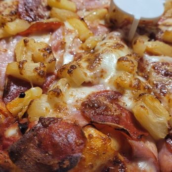Toppers Pizza Place - Perfect medium Hawaiin pizza with added cheese and pepperoni, yum! - Pizza Near Me - Oxnard, California