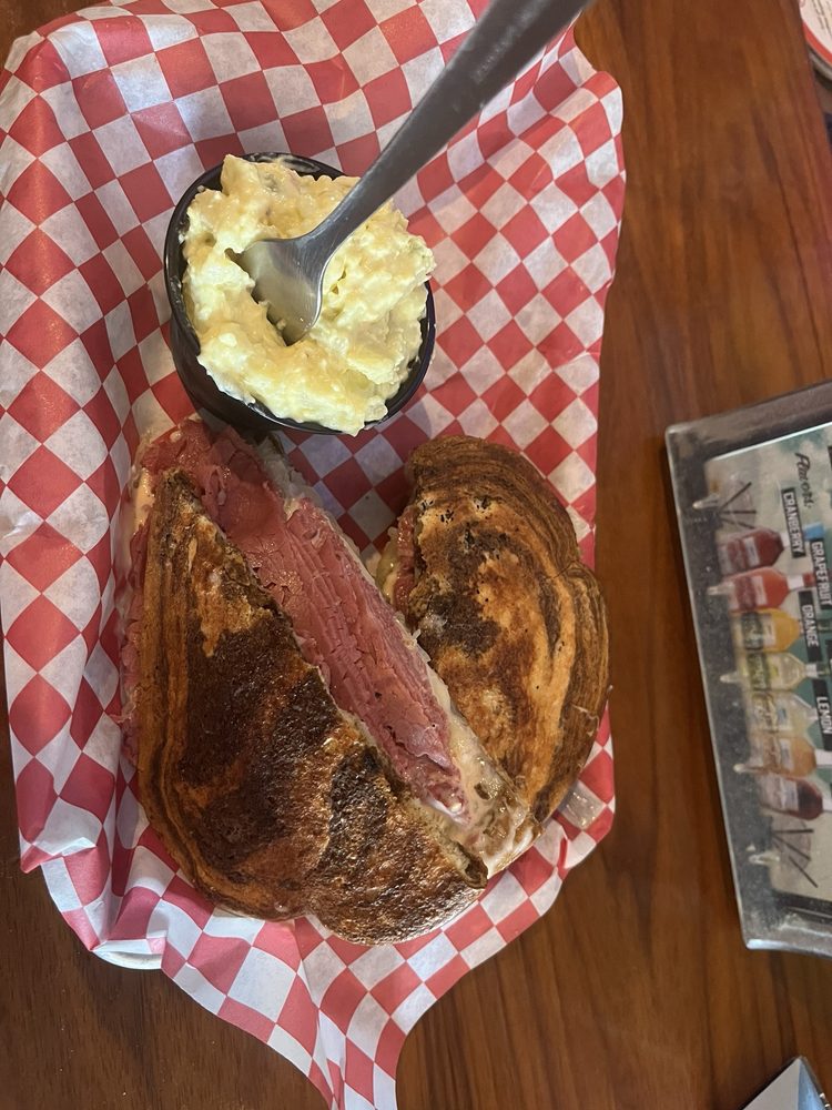 VADER’S BAR & DELI Updated August 2024 87 Photos & 84 Reviews 122