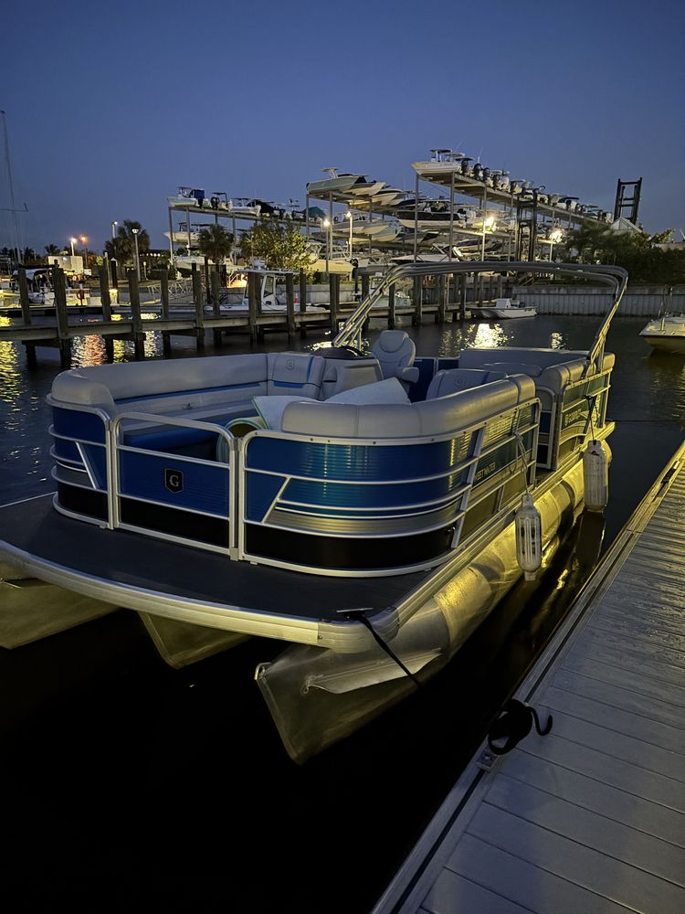 Leisure Time Boat Rentals Logo