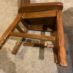 De La Garza Furniture Services
