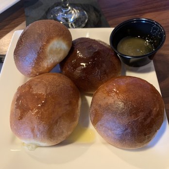 Downtown Grille - Complimentary Rolls - Cocktail Bars Near Me - Greenville, Mississippi
