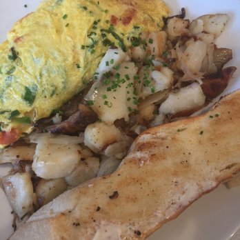 Altea's Eatery - Tomato omelette - Breakfast & Brunch Near Me - Worcester, Massachusetts