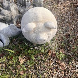 Fountains & Statuary Etc - Pig