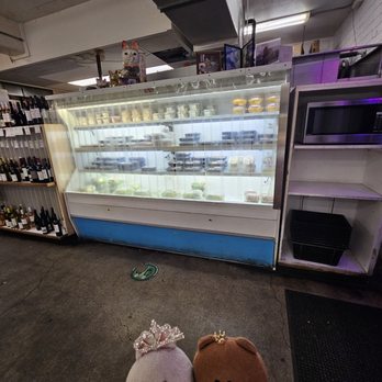 Diamond Head Market & Grill - Bottled alcohol, refrigerated items, and a microwave to heat up your food! - Bakeries Near Me - Honolulu, Hawaii Diamond Head Market & Grill - Bottled alcohol, refrigerated items, and a microwave to heat up your food! - Bakeries Near Me - Honolulu, Hawaii