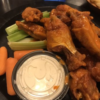 Duff's Famous Wings - 10 Wings - Medium Light - American Near Me - Amherst, New York Duff's Famous Wings - 10 Wings - Medium Light - American Near Me - Amherst, New York