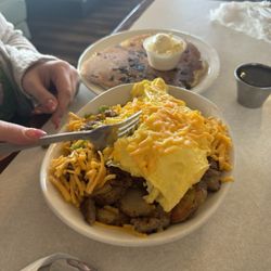 Country House - Breakfast skillet with chocolate chip pancake instead of toast