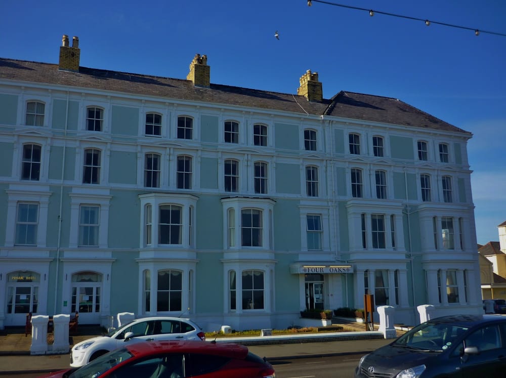 FOUR OAKS PRIVATE HOTEL Hotels 14 Penrhyn Crescent, Llandudno