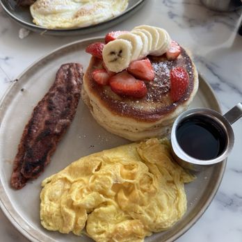 Blue Daisy - Pancakes with turkey bacon - Creperies Near Me - Santa Monica, California