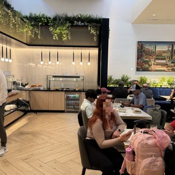 Chase Sapphire Lounge - Table dining area, few tables - Airport Lounges Near Me - Las Vegas, Nevada
