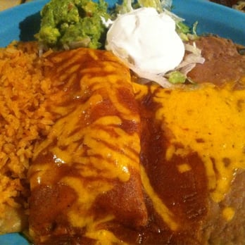 Casa Ramos Mexican Restaurant - One Item Combo: Chile Verde Enchilada Served w/Refried Beans & Mexican Rice + $1.79 for Sour Cream & Guacamole) - Mexican Near Me - Willows, California