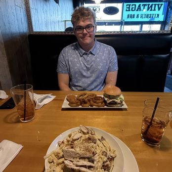 Vintage Tap House - Cowboy burger & onion rings - Chicken Wings Near Me - Drumheller, Alberta Vintage Tap House - Cowboy burger & onion rings - Chicken Wings Near Me - Drumheller, Alberta