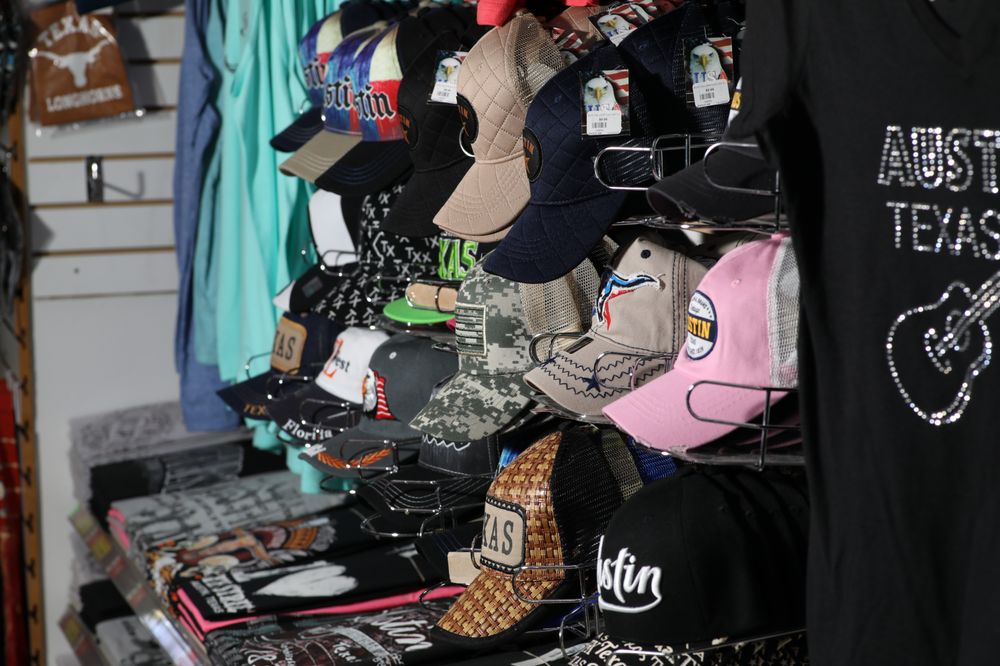 SCRUFFY’S SOUVENIRS AND FOOD MART Updated October 2024 25 Photos