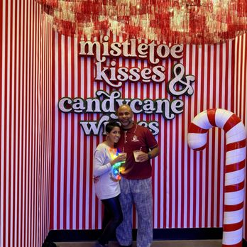 Frosty's Christmas Bar - Bars Near Me - Houston, Texas