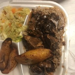 Jamacian Jerk - The medium ox tail plate. As you can see oxtails are teeny tiny. Definitely not worth the price to me.