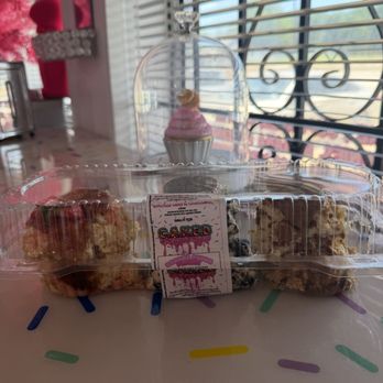Carnell's Cakery - The flight - Cupcakes Near Me - Dallas, Texas Carnell's Cakery - The flight - Cupcakes Near Me - Dallas, Texas