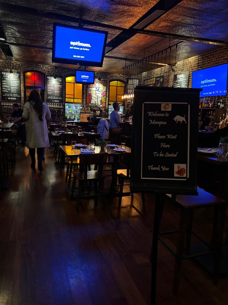 Mompou Tapas Bar & Restaurant