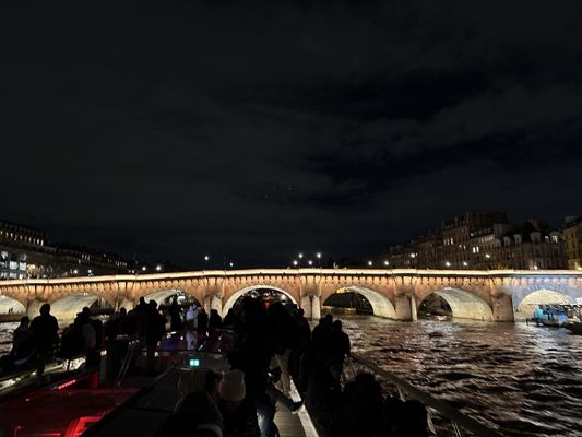 Bateaux Parisiens by null