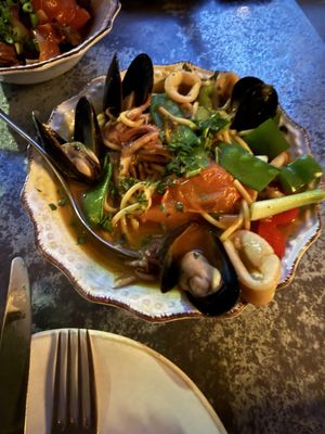 LA ROYAL by null LA ROYAL by null