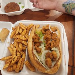Shrimp po'boy Shrimp po'boy