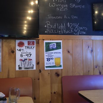 Benny's Clam Shack - Interior - Seafood Near Me - Narragansett, Rhode Island