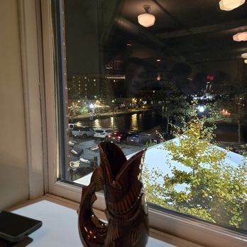 Thames Street Oyster House - Beautiful window view seat - Seafood Near Me - Baltimore, Maryland Thames Street Oyster House - Beautiful window view seat - Seafood Near Me - Baltimore, Maryland