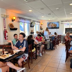 Country Kitchen & Cafe - People are working hard here but seriously Understaffed.