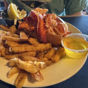 Boston Sail Loft - New England Lobster Roll - Bars Near Me - Boston, Massachusetts
