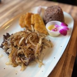 Esquina Latina Restaurant & Lounge - Bistec de Palomilla