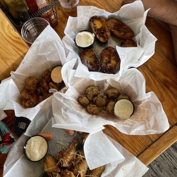 Cracker's Bar & Grill - Gator bites, potato skins, stuffed mushrooms, garlic parm wings - Seafood Near Me - Crystal River, Florida Cracker's Bar & Grill - Gator bites, potato skins, stuffed mushrooms, garlic parm wings - Seafood Near Me - Crystal River, Florida