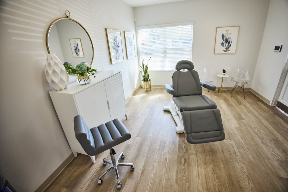 Glo MD Aesthetics and Wellness  Logo