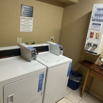 Empress Hotel La Jolla - Laundry mat for guests - Hotels Near Me - La Jolla, California