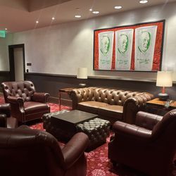 Matt Winn's Steakhouse - Entrance  lobby
