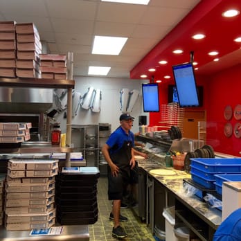 Domino's Pizza - Kitchen - VN - Chicken Wings Near Me - Wailuku, Hawaii