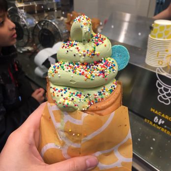 Somisomi - Matcha ice cream with red bean filling - Desserts Near Me - Cupertino, California Somisomi - Matcha ice cream with red bean filling - Desserts Near Me - Cupertino, California