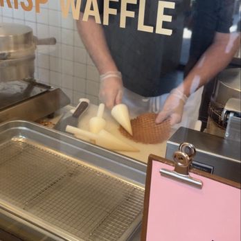 Jeni's Splendid Ice Creams - Fresh made waffle cones - Ice Cream & Frozen Yogurt Near Me - Durham, North Carolina