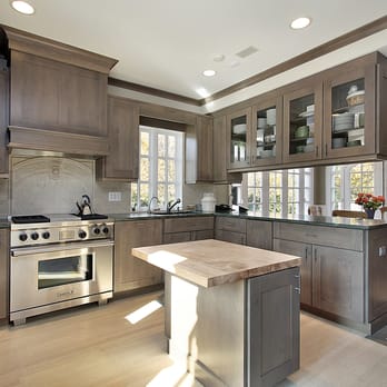 Garris Construction - a kitchen with a center island - General Contractors Near Me - Grayslake, Illinois