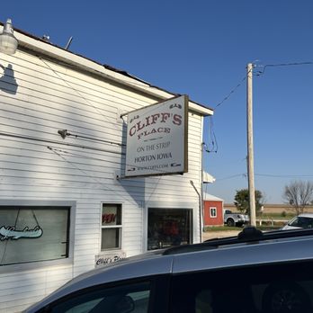 Cliff's Place - Exterior - Salad Near Me - Waverly, Iowa