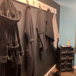 GLACÉ Cryotherapy Las Vegas - Changing room (with robes, socks, gloves and boots)