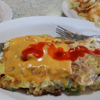Full Moon Diner - Carbetsi Omelet - American Near Me - Lake Bluff, Illinois